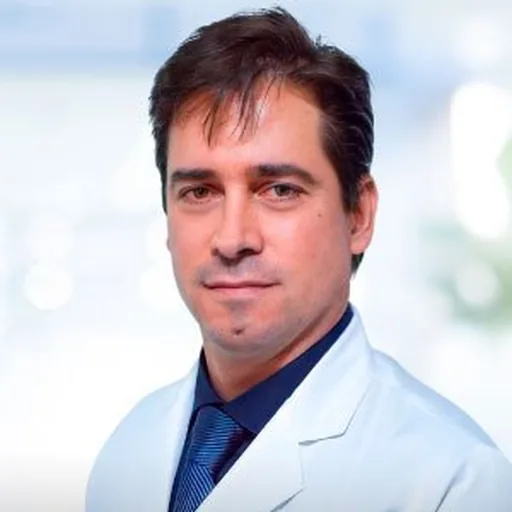 Dr. Francisco Porfirio Neto Junior, oftalmologista do Hospital de Olhos Salute Sobradinho